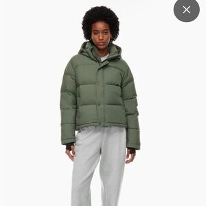 Aritzia Shorty Puffer size Small